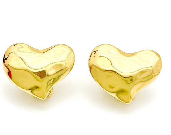 S925 silver needle heart earrings Highly designed and versatile earrings