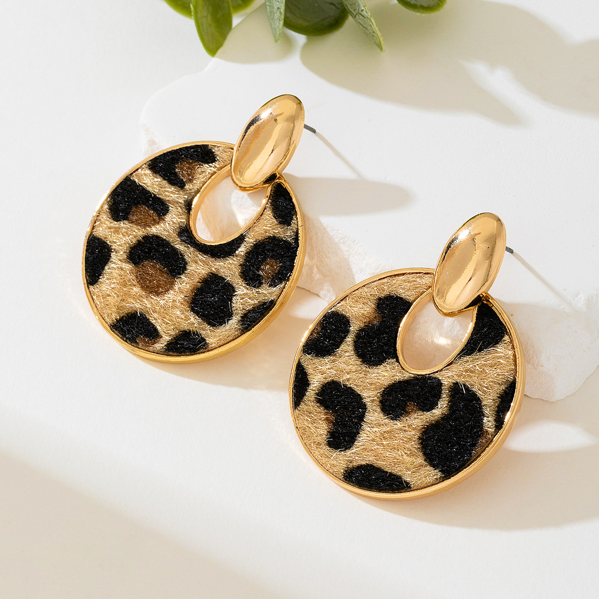 Retro Fashion European and American Style Metal Round Plush Leopard Print Women's Earrings Party