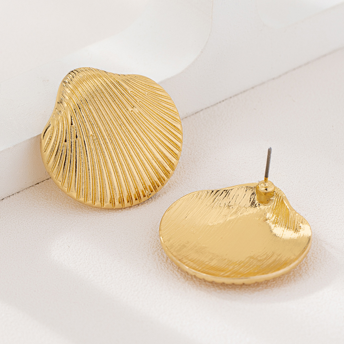 Retro minimalist design textured shell thread earrings for women